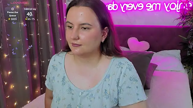 FeralPeach Adlı Modelin Canlı XXX Sohbeti