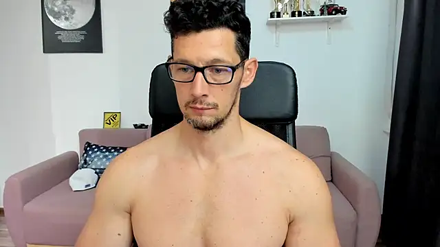 BrutusK08 Adlı Modelin Canlı XXX Sohbeti