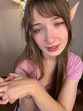 Chat +18 de Strawberry_Senpai ao vivo