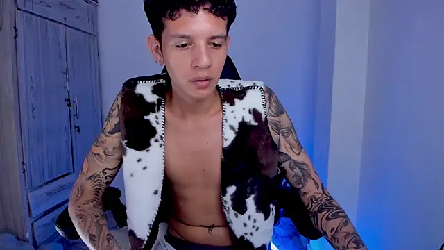 tylerrnova Adlı Modelin Canlı XXX Sohbeti