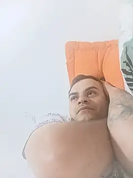 Chat +18 de Edwin_Q ao vivo
