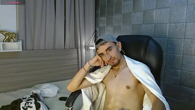 XXX chat uživo modela MykeCastle