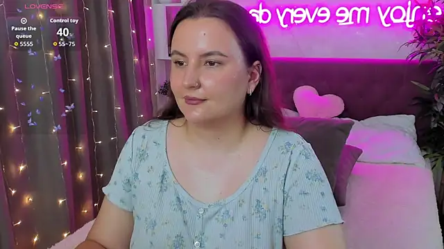 FeralPeach's Live XXX Chat