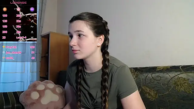XXX chat uživo modela MakiimaStar