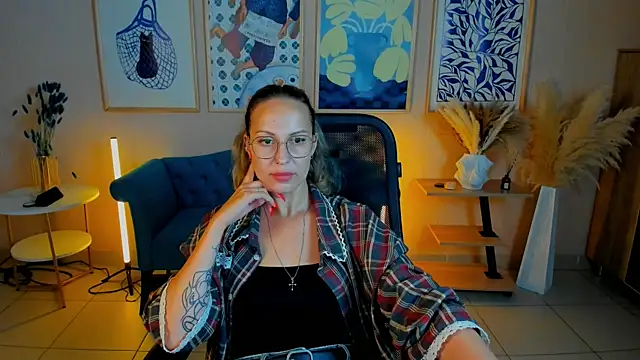 XXX chat uživo modela Charlotte_Hudson