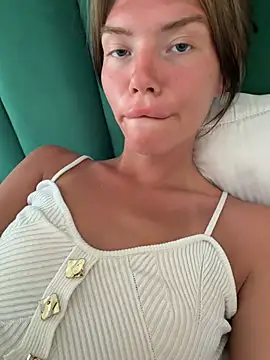 Lisaaa_AlisaのライブXXXチャット