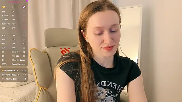 mowalova's Live XXX Chat