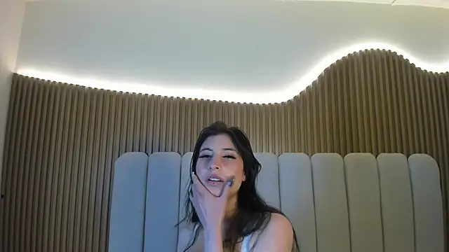 Blue_Aura69 Adlı Modelin Canlı XXX Sohbeti