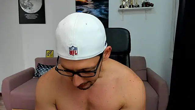 BrutusK08 Chat XXX live