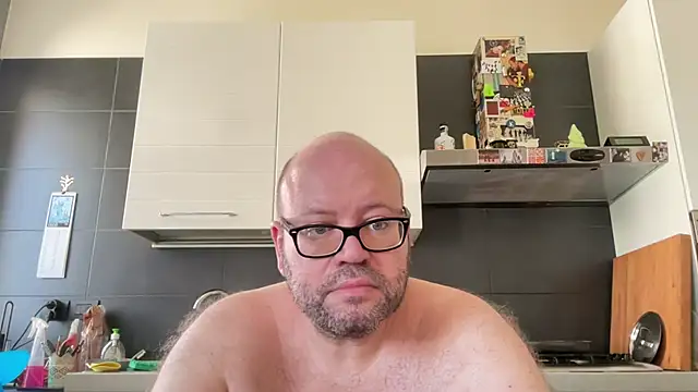 theitalianbear Chat XXX live