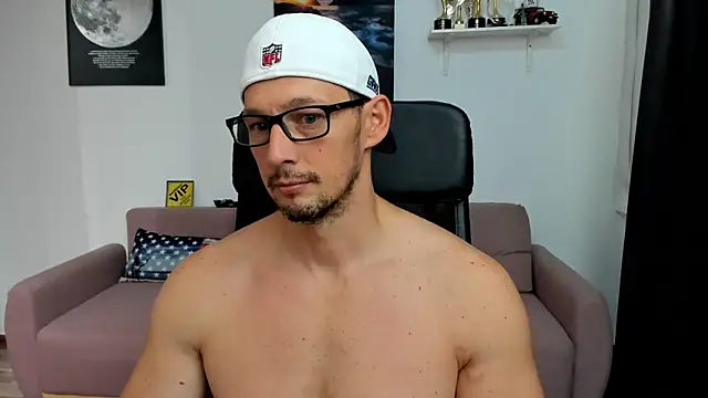 BrutusK08 live XXX chat