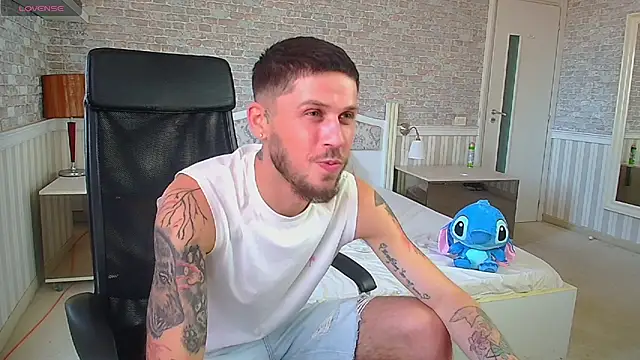 JonahShaw Chat XXX in diretta