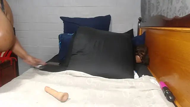 05BUTDIVAXXX's Live XXX Chat