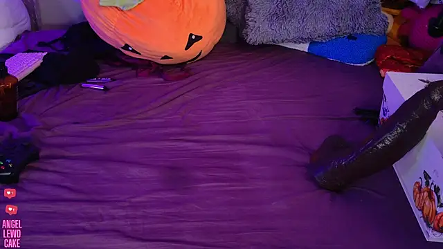 Czat XXX na żywo – Angel-Lewd-Cake