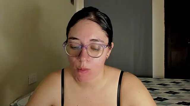 atenas_05_'s Live XXX Chat