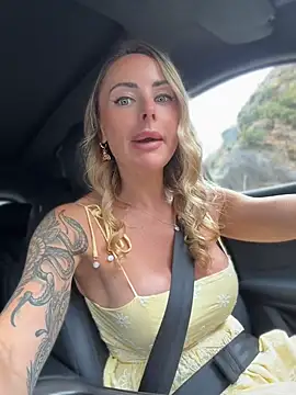 EmaSalis live XXX chat