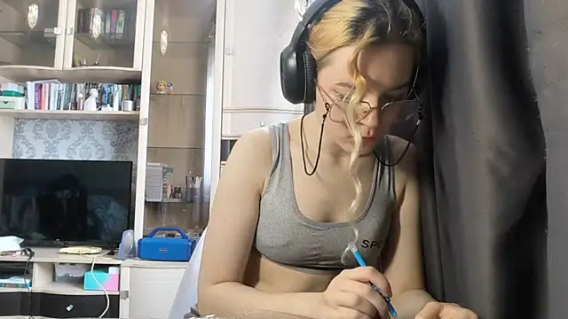 Chat +18 de Adelinetre ao vivo
