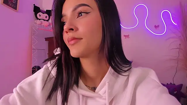 Chat XXX en directo de CarolineEvanss_11