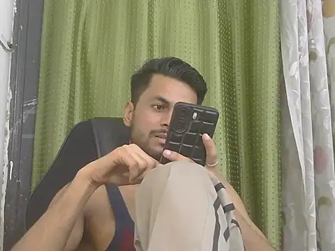 แชท XXX สดของ Stubborndesiboy