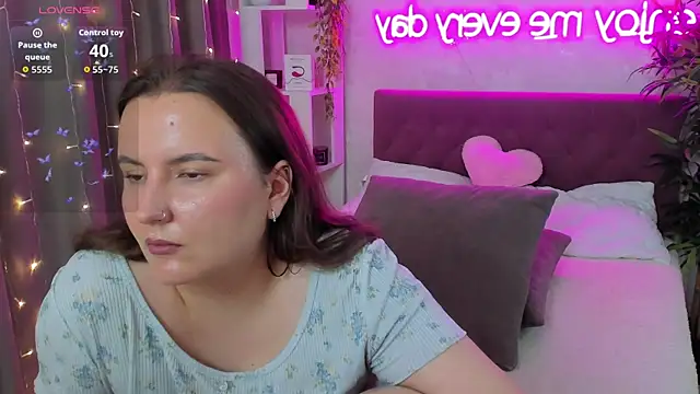 FeralPeach Chat XXX in diretta