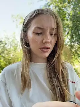 MilaMoone Adlı Modelin Canlı XXX Sohbeti