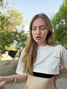 MilaMoone: онлайн-секс-чат
