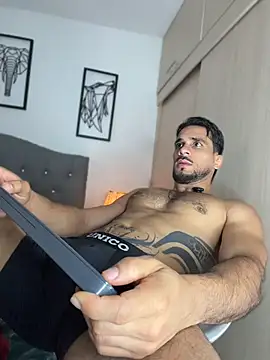 Czat XXX na żywo – Maximiliano_ford