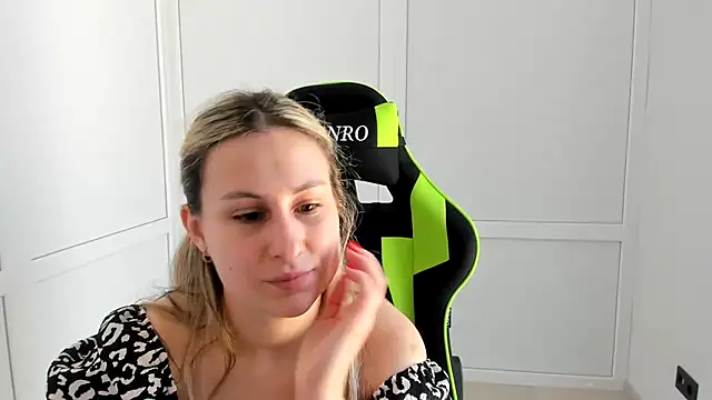 Chatroom XXX en direct de MissLunariaa