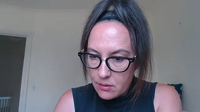 Humiliatrixxxx XXX чат на живо