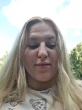 LianaJu XXX чат на живо