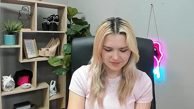 SweetLilyxo's Live XXX Chat