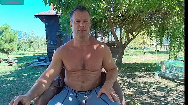 muscleangel18: διαδικτυακό σόου στην κάμερα