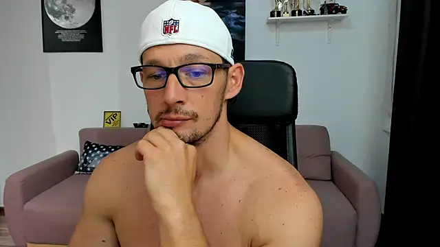 BrutusK08's Live XXX Chat