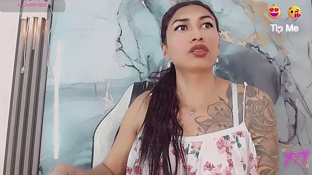צ'אט XXX בשידור חי של khiara_moretti