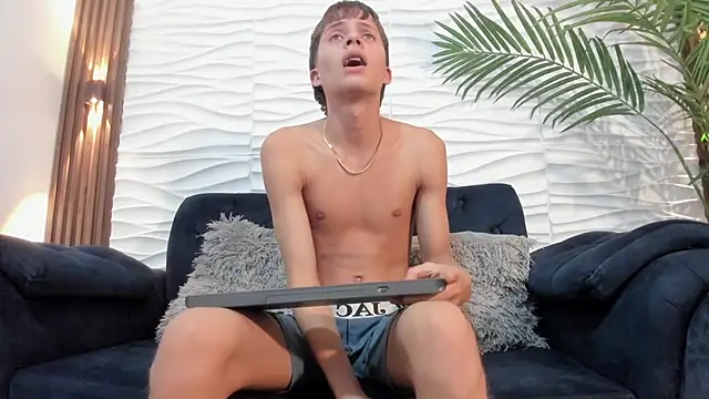 Pavo_tv Adlı Modelin Canlı XXX Sohbeti