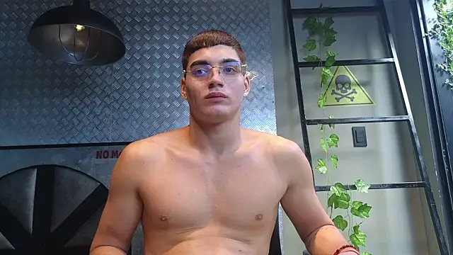 ThiagoFox Live XXX Chat