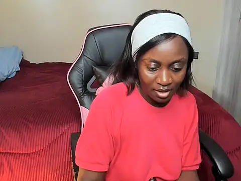 Luscious_taria élő XXX-chatje