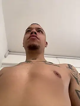 AlphaMasterXxx élő XXX-chatje