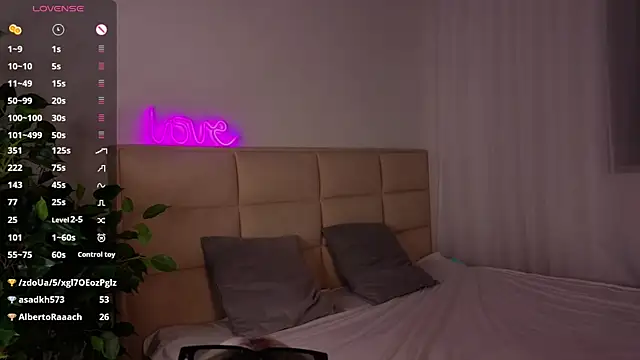 GoldenLenarz's Live XXX Chat
