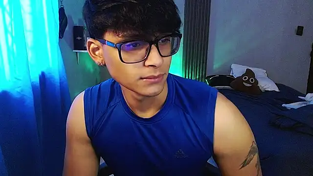 Mr_yisuzz webcam show