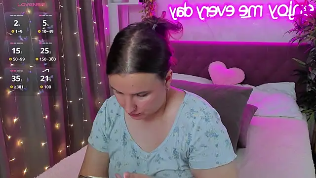 FeralPeach Adlı Modelin Canlı XXX Sohbeti