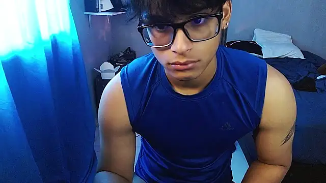 Mr_yisuzz 网络视讯表演