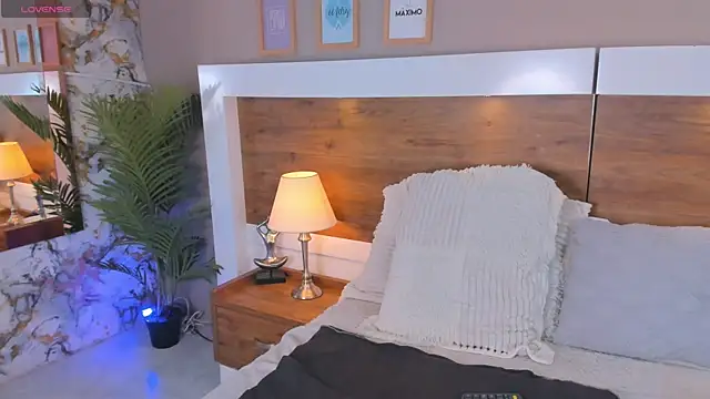 EmaBakker's Live XXX Chat