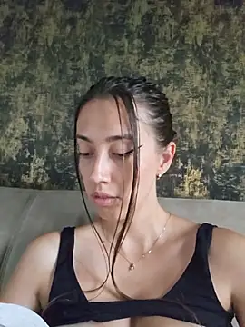 VirginPussySquirt webcam show