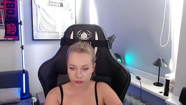 holly_xglam élő XXX-chatje