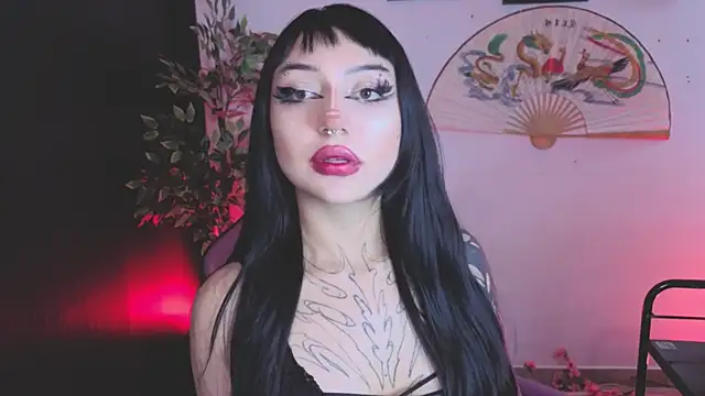 Chat +18 de catipetite ao vivo