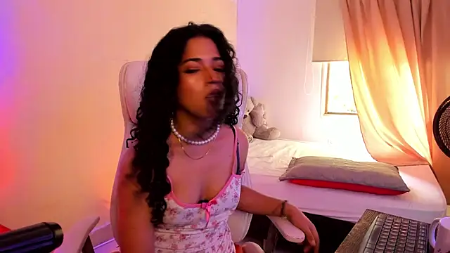 Nadia-Monroe 现场XXX聊天