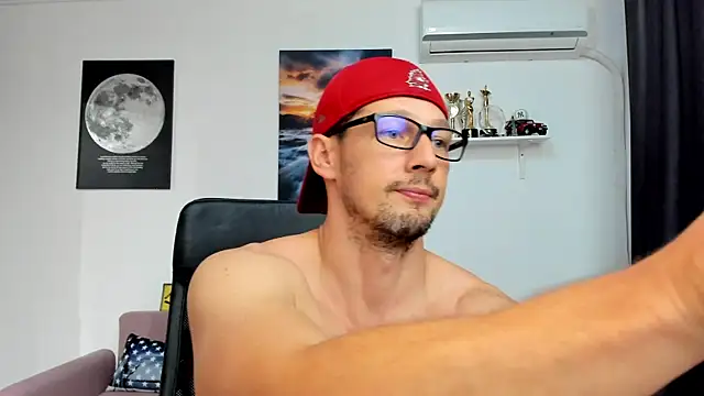 BrutusK08's Live XXX Chat