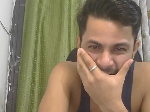 Stubborndesiboyn Live XXX chat