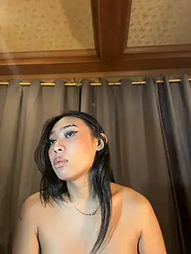 hugecock_tamira Show Webcam